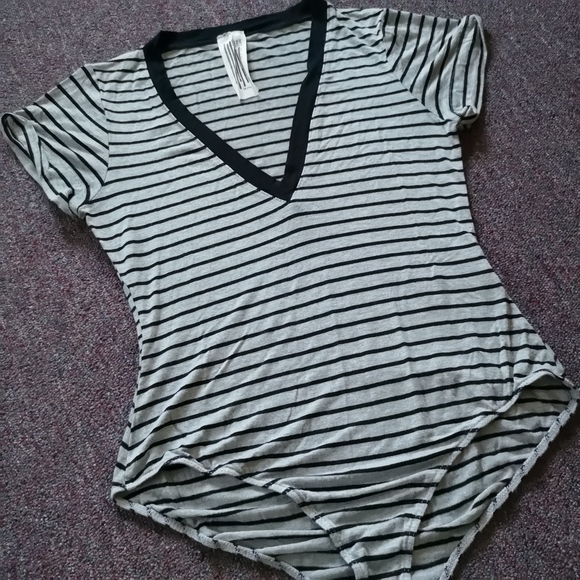 FREE PEOPLE Bodysuit T-shirt With stripes Size Medium Grey Black - Picture 5 of 15